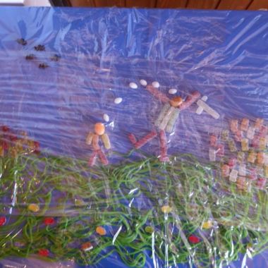 David gegen Goliath als Süßigkeitenbild - wird am letzten Tag geplündert