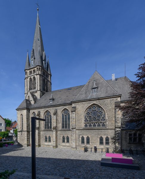 Martin-Luther-Kirche Detmold aus Sicht des Gemeindehauses