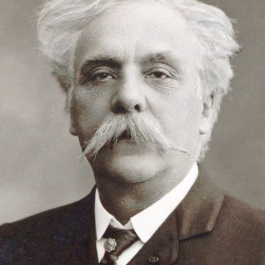 Portrait Gabriel_Fauré_by_Pierre_Petit_1905_-_Gallica_2010_(cropped)